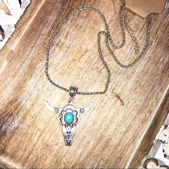 Jewelry - BOHO Bull Skull Pendant Turquoise Stone Silver NWT Western Steer